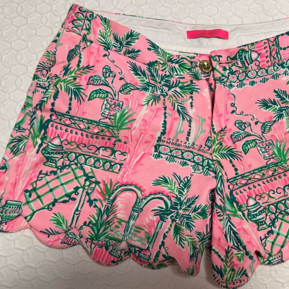Lilly Pulitzer Buttercup Scalloped Hem Shorts - Pink & Green Palm Print